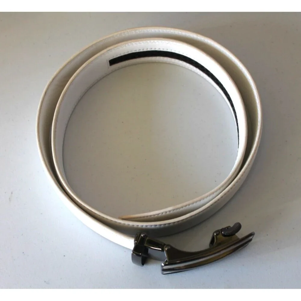 Womens White Faux Leather Fashion Belt w/Black & White Buckle Size 32